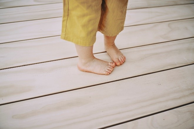 Lame de terrasse Accoya pieds nus