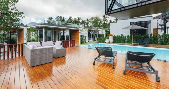 Terrasse en bois sous la pluie